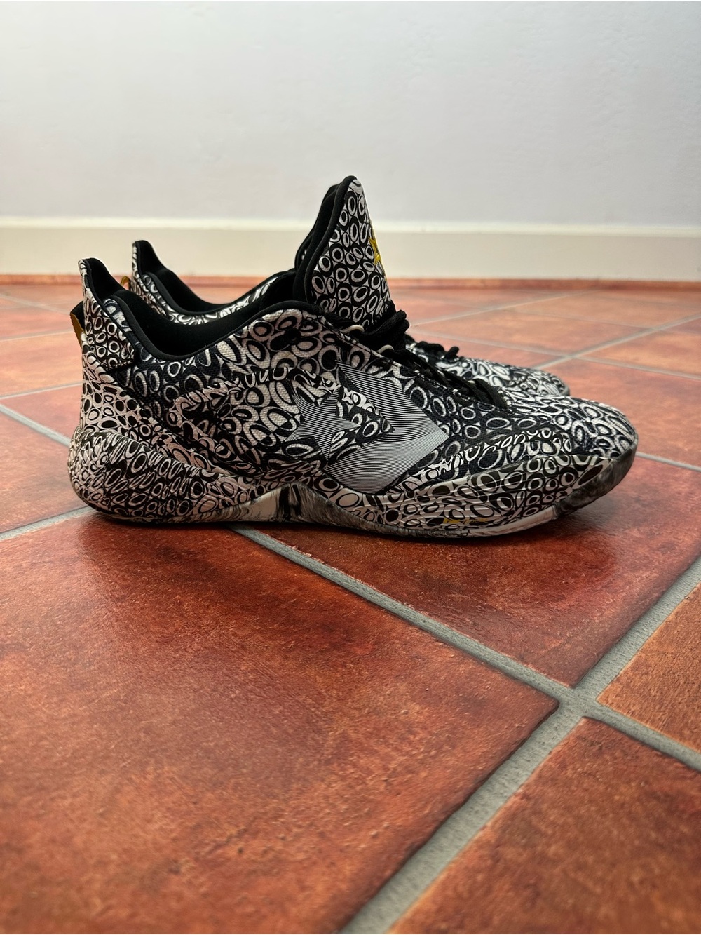 One of a Kind! Converse Draymond Green Christmas Day Signature Shoe - Picture 3 of 13